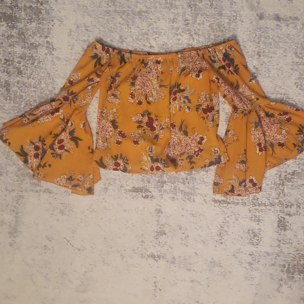 Floral off the shoulder flow-sleeve top